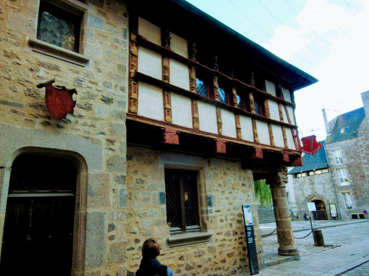 Gate House Lodge Dinan Exteriör bild