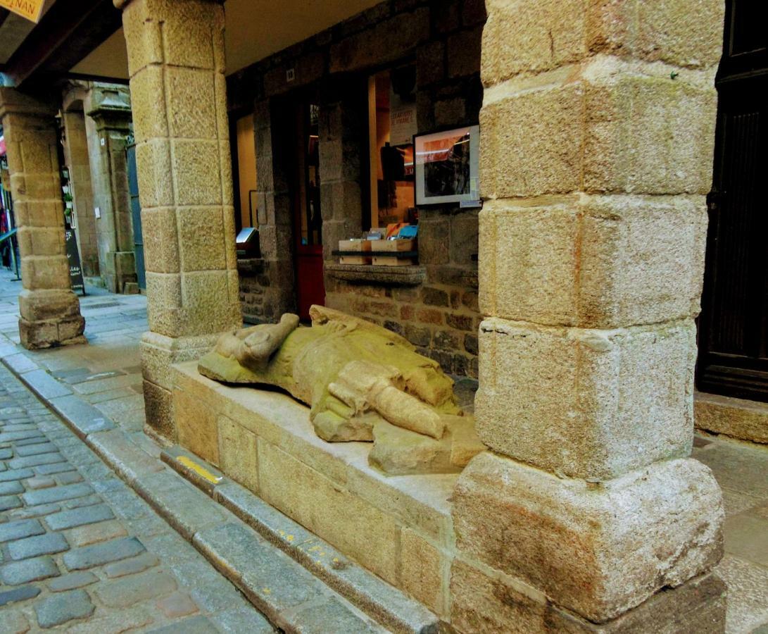 Gate House Lodge Dinan Exteriör bild