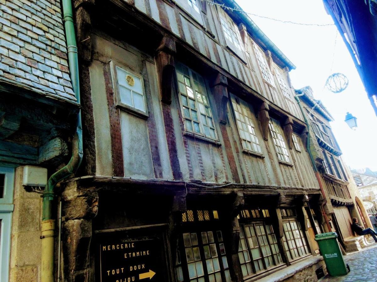 Gate House Lodge Dinan Exteriör bild